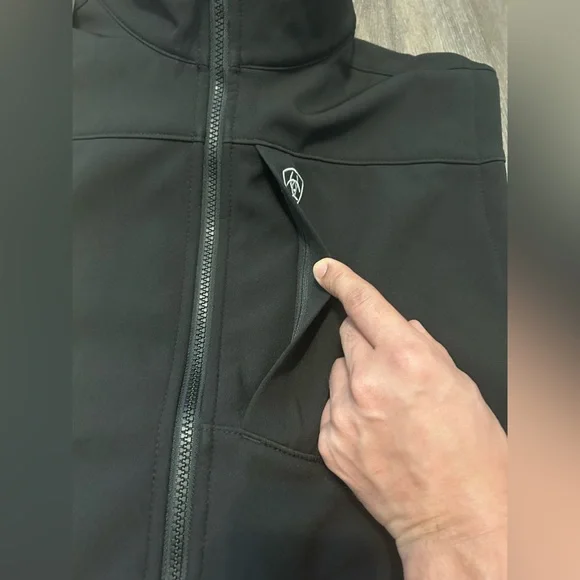 Ariat Logo 2.0 Softshel Vest Black Men’s Sz 2XL Zip Up Western Cowboy Water - Picture 7 of 12